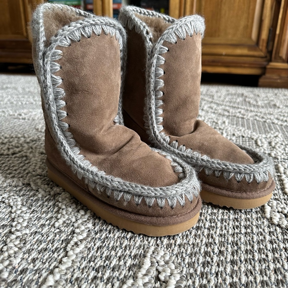 Mou Boots size 6